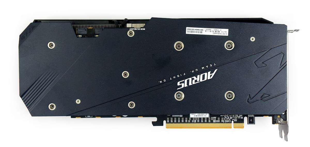 Pro zvětšení klikni Gigabyte AORUS RX 5700 XT 8G; zadní strana