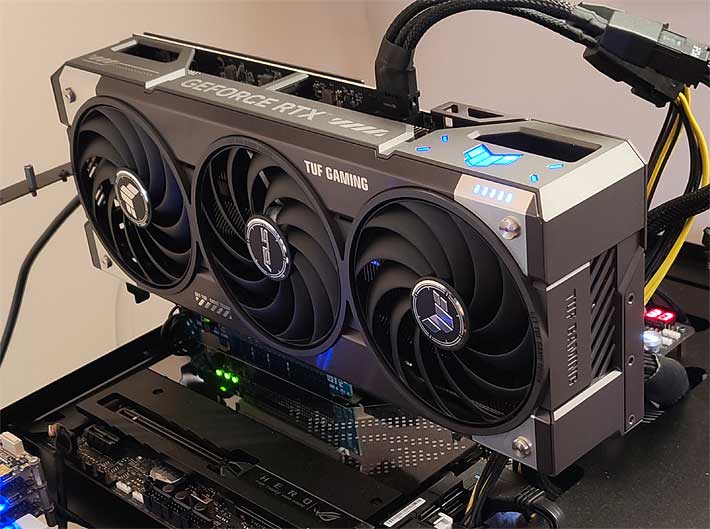 Pro zvětšení klikni Asus TUF RTX 5070 Ti O16G Gaming
