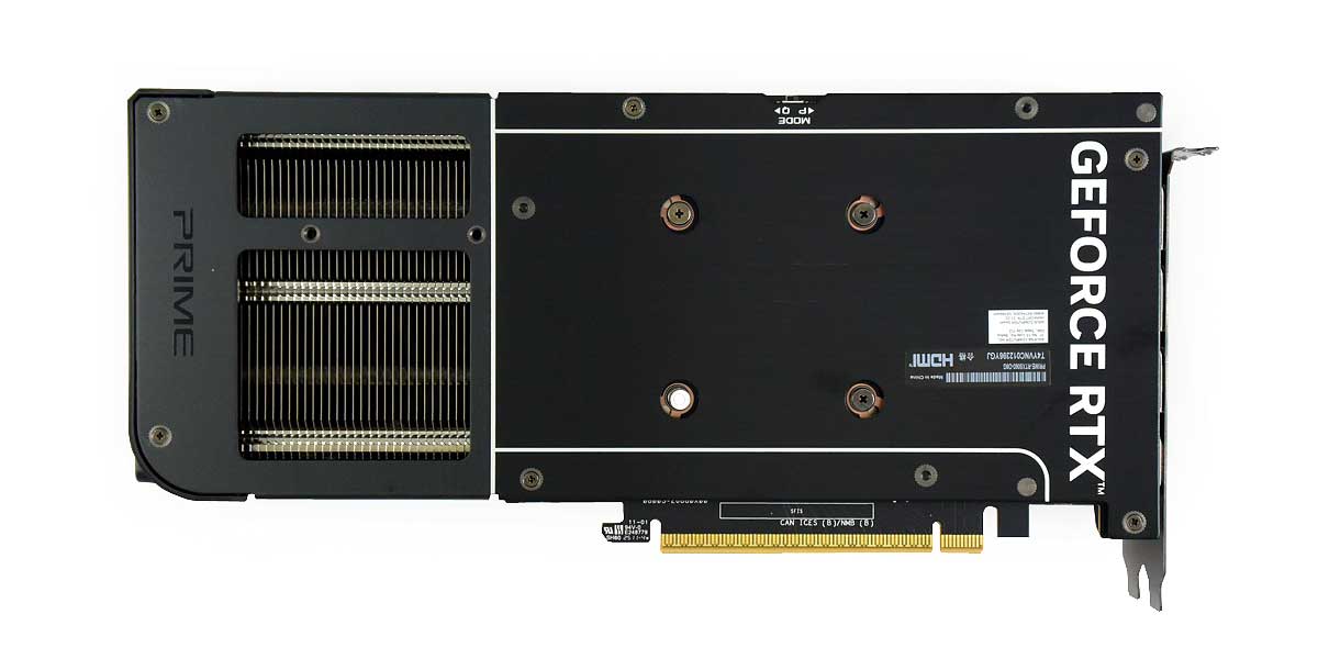 Pro zvětšení klikni Asus PRIME RTX 5060 O8G; zadní strana