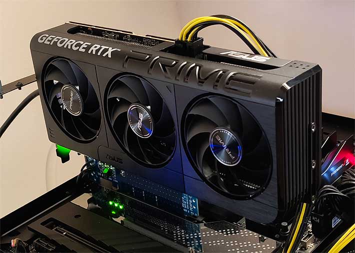 Pro zvětšení klikni Asus PRIME RTX 5060 O8G