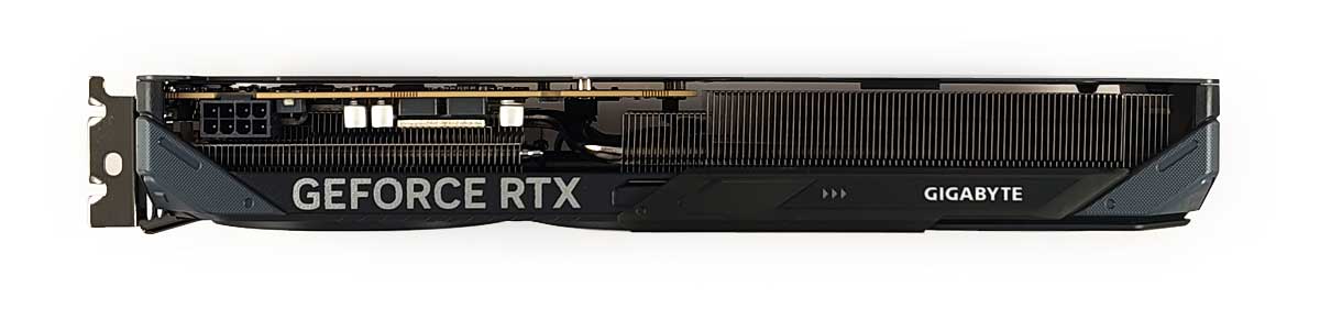 Pro zvětšení klikni Gigabyte RTX 5060 GAMING OC 8G; horní strana