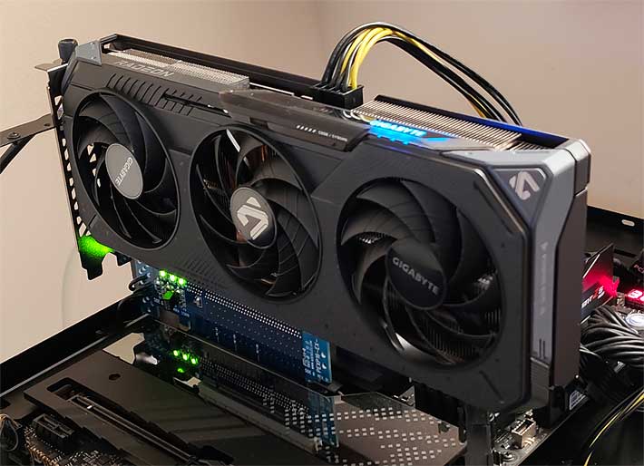 Pro zvětšení klikni Gigabyte RX 9060 XT GAMING OC 16G