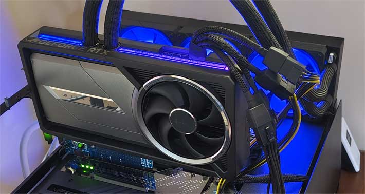 Pro zvětšení klikni Asus ASTRAL LC RTX 5090 O32G Gaming