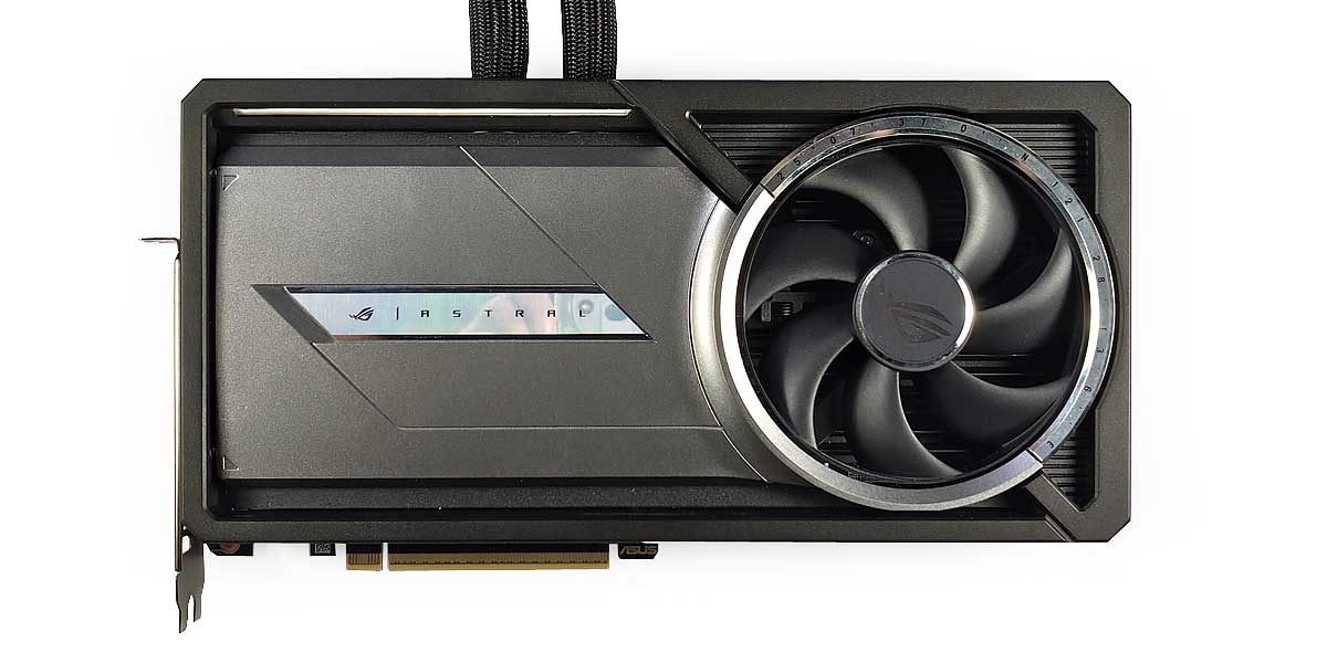 Pro zvětšení klikni Asus ASTRAL LC RTX 5090 O32G Gaming; čelní strana