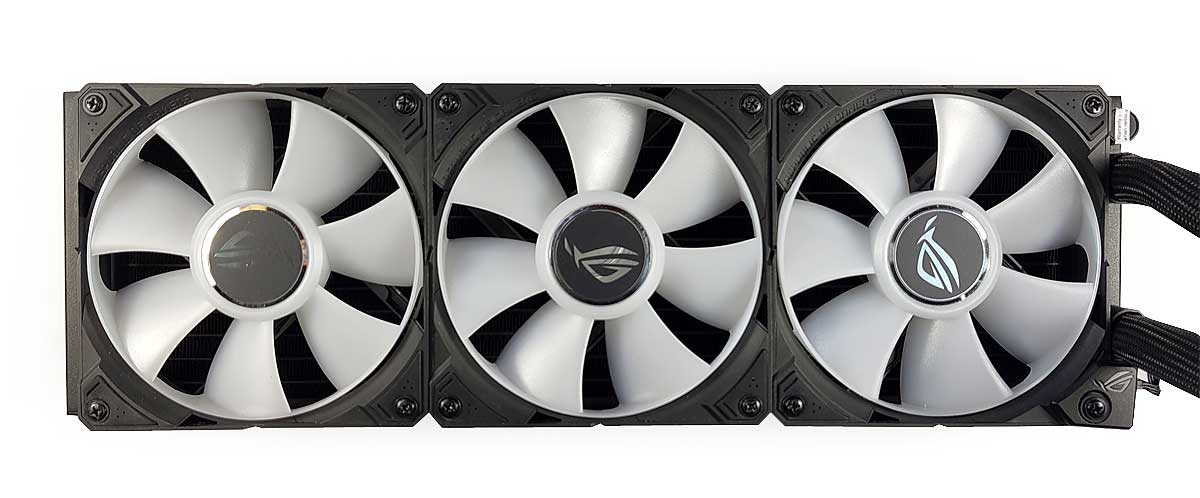 Pro zvětšení klikni Asus ASTRAL LC RTX 5090 O32G Gaming; 360mm radiátor