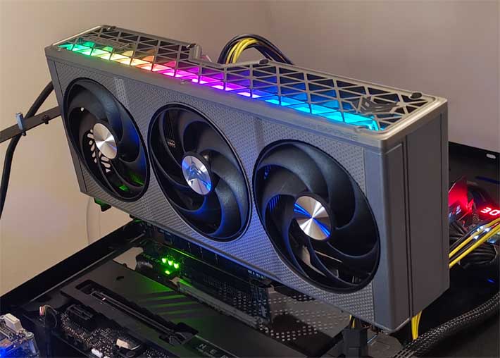 Pro zvětšení klikni Sapphire NITRO+ RX 9060 XT GAMING OC 16G