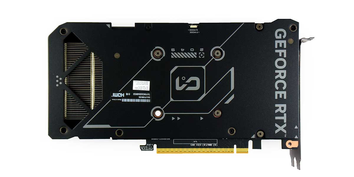 Asus DUAL RTX 5060 O8G; zadní strana