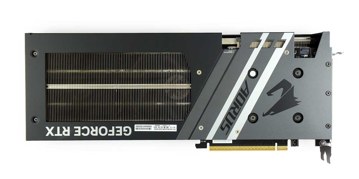 Pro zvětšení klikni Gigabyte AORUS RTX 5060 ELITE 8G; zadní strana