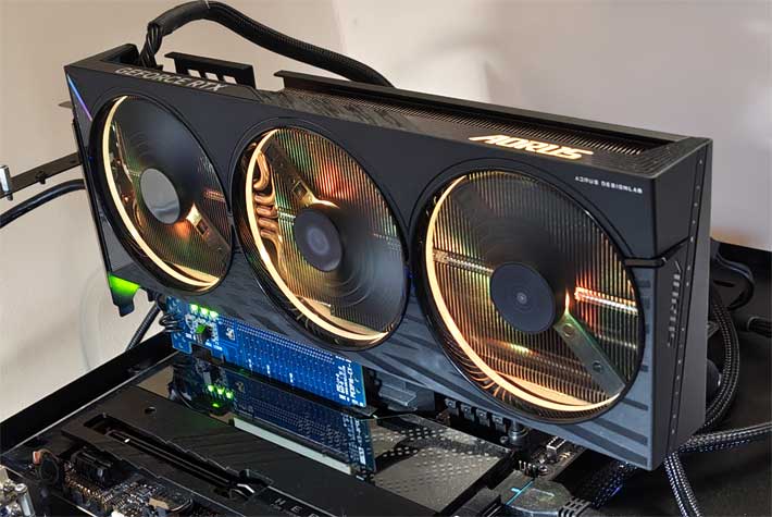 Pro zvětšení klikni Gigabyte AORUS RTX 5060 ELITE 8G