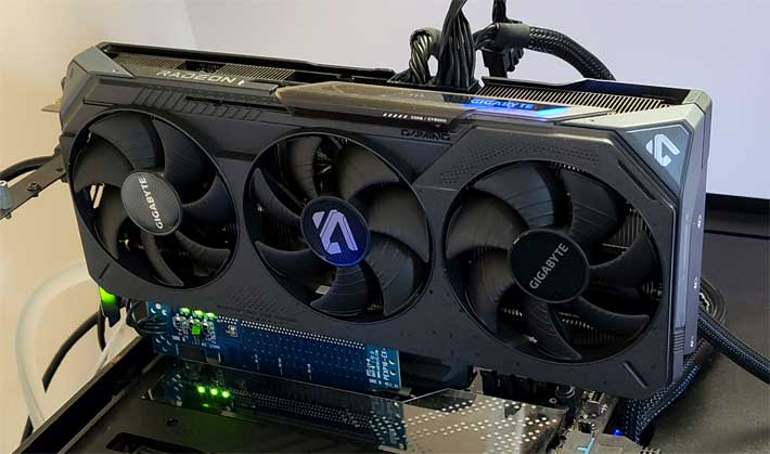 Pro zvětšení klikni Gigabyte RX 9070 GRE GAMING OC 12G