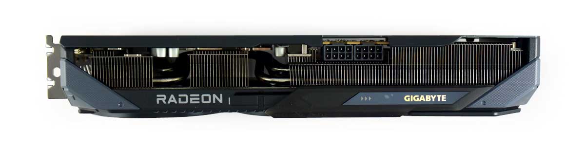 Pro zvětšení klikni Gigabyte RX 9070 GRE GAMING OC 12G; horní strana