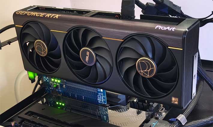 Pro zvětšení klikni Asus ProArt RTX 5070 Ti O16G